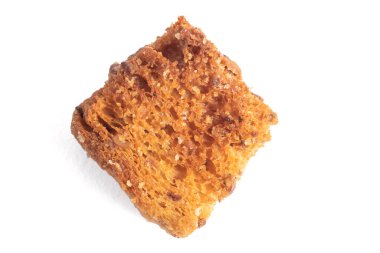 Beyazlar üzerinde izole edilmiş bir yığın lezzetli kızarmış ekmek.