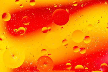 Uzayda baloncukların ve gezegenlerin çok renkli soyut arkaplanı.