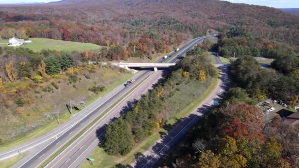 Vista Aerea Panoramica Remota Sull Autostrada Appalachian Pennsylvania Video Aereo — Video Stock
