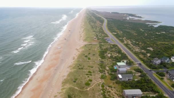 Vägen Går Längs Havskusten North Carolina Gul Sand Hav Grönt — Stockvideo