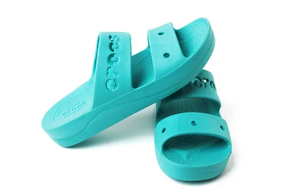 Chaussons Caoutchouc Bleu Crocs Sur Fond Blanc Chaussures Plage Confortables — Photo