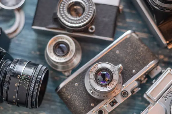 一套苏联时代的老式电影摄影机 特写镜头 顶视图 图库图片