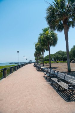 Charleston, SC 'nin tarihi bölgesinde rıhtım.
