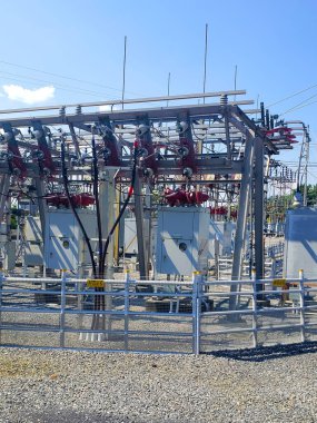 Elektrik santrali, trafo, kablolar, elektrik.