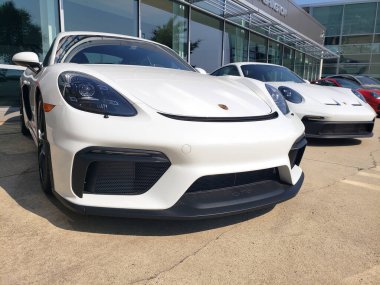 Beyaz Porsche 911 GT3. Yakın plan..