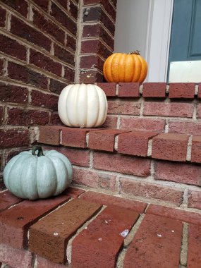 Cadılar Bayramı ve Şükran Günü için verandanın önüne gelin..