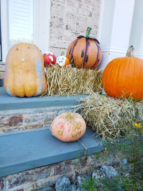 Cadılar Bayramı ve Şükran Günü için verandanın önüne gelin..