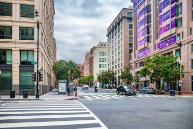 Washington DC 'nin şehir mimarisi ve taş binaları. Eski sokakların şehir manzarası.