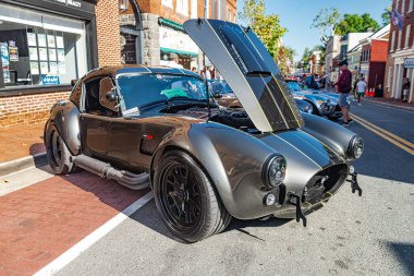  Ford Shelby Kobra 427. Klasik Amerikan kaslı arabası, 1967 model üstü açık kapüşonlu..