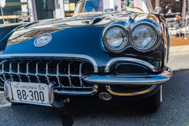 Klasik siyah 1959 Chevrolet Corvette Üstü açılır.