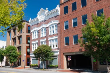 Charleston, Güney Carolina 'nın tarihi merkezindeki muhteşem eski binalar.. 