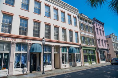Charleston, Güney Carolina 'nın tarihi merkezindeki muhteşem eski binalar.. 