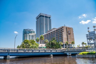 Jacksonville, Florida 'nın rıhtımı. Sıcak, güneşli bir gün.