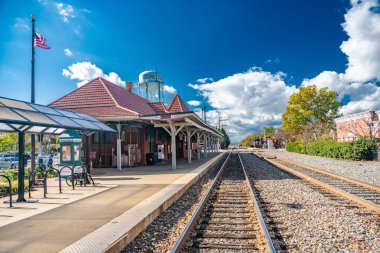  Manassas 'taki tren istasyonu, Washington' a giden turist ve banliyö yolcuları için bir durak..