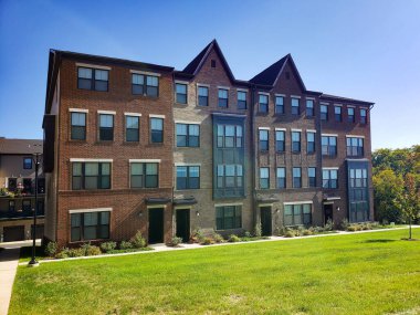 Modern dört katlı tuğla konak