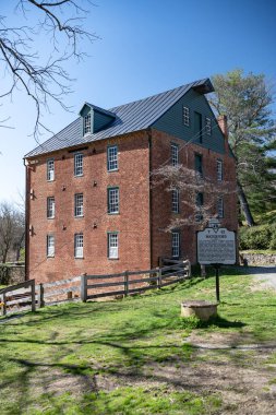 1830 'da inşa edilmiş tarihi su değirmeni binası..