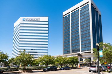 Jacksonville 'in iş bölgesinde yüksek binalar ve ofisler var. Florida.