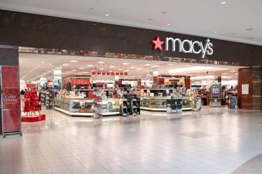 Macy 'nin alışveriş merkezindeki kırmızı yıldızlı mağaza tabelası..