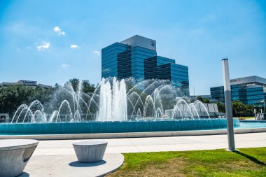 Jacksonville şehir merkezindeki çeşme, Florida, ABD.