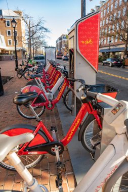 Baltimore 'da elektrikli bisikletler ve elektrikli bisiklet kiralama makinesi.