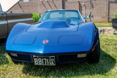 70 'lerin mavi renginden koleksiyon Chevrolet Corvette.