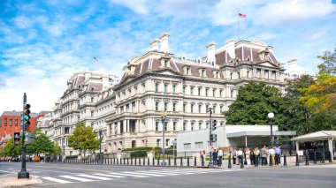 Washington DC şehir merkezinin tarihi binaları. ABD 'nin başkentinde evler ve geniş caddeler mimarisi.