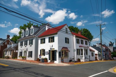 Eski Leesburg, Virginia 'daki eski evlerde. Eski binaların tuğla mimarisi.