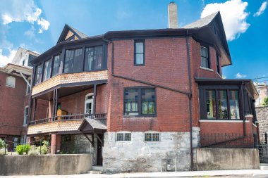 Cumberland, Moreland 'de antika tuğla binalar.