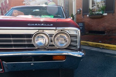 Chevrolet El Camino kamyonet. Koleksiyoncunun arabası, yakın çekim manzaralı. Farlar ve ızgara.