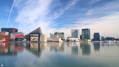 Baltimore 'da İç Liman, kışın Maryland. Limanın donmuş suyu..