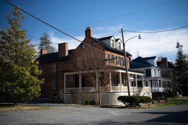 Washington yakınlarındaki tarihi köy, Waterford, Virginia. Antik Kırmızı Tuğla ve Kütük Binaları