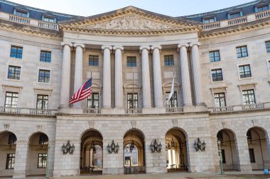 Washington, DC 'nin mimarisiyim. Şehrin iş bölgesi, Ronald Reagan Uluslararası Ticaret Merkezi.