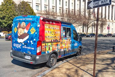 Washington 'da yolun kenarında bir dondurma kamyonu var..