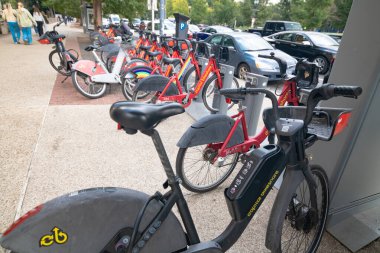 Elektrikli bisiklet. Kiralık ve çevre dostu bir ulaşım aracı..