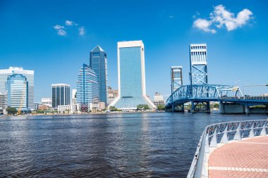 Jacksonville, Florida limanı. Bay Köprüsü ve rıhtım.