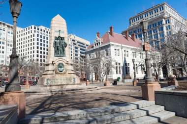 Washington 'un merkezi. Stephenson Anıtı (Cumhuriyet Ordusu) Pennsylvania Bulvarı 'ndaki Ulusal Alışveriş Merkezi ve Anıt Parkları