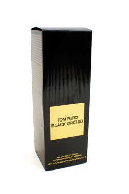 Tom Ford Siyah Orkide parfüm kutusu beyaz arka planda.