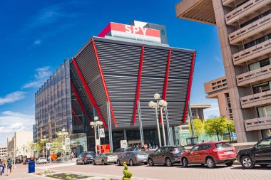 Washington, DC 'deki L' Enfant Gezinti Alanı 'ndaki Uluslararası Casus Müzesi' nin dışı..