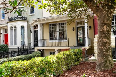 Colonial Brick Row House, Entrance Verandalı Townhouse ve Washington, D.C. 'deki Sessiz Sokak, ABD