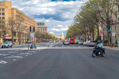 Washington 'un geniş caddeleri, binaları ve Pennsylvania Bulvarı mimarisi