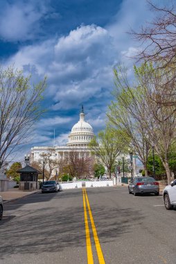 Washington 'daki Amerikan Kongresi' ne giden yoldaki barikat ve bariyerler..