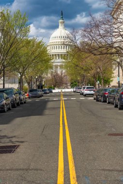 Washington 'daki Amerikan Kongresi' ne giden sarı çizgili yol..