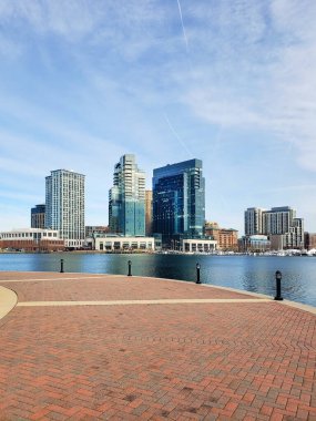 Maryland, Inner Harbor 'daki Baltimore rıhtımında asfalt kaldırım.