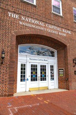 National Capital Bank 'ın Washington DC' deki merkez ofisi. Banka binasının ana girişi..