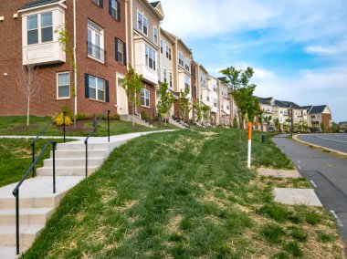Virginia 'da üç katlı modern evlerin yeni yerleşim yeri.