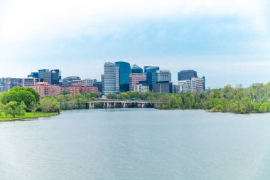 Washington Memorial Köprüsü 'nden Roslyn, Virginia' ya,