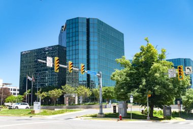 Tysons, Virginia 'da sokak mimarisi, iş binaları ve yollar.