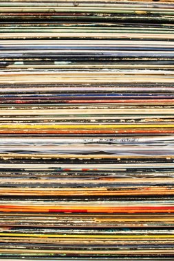 Bir yığın vinil plak. Üst Manzara. Metin için yer.