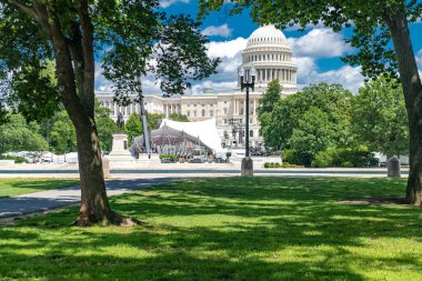 Washington, D.C. 'deki Capitol binasının sahnesi Ulusal Anma Günü Konseri için hazırlanıyor.