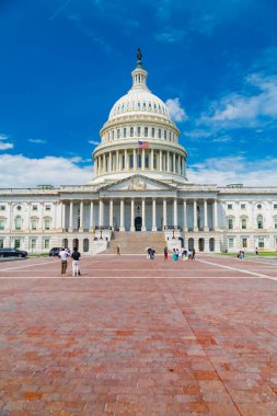 Turistler ve Bulutlu Sk ile Capitol Hill